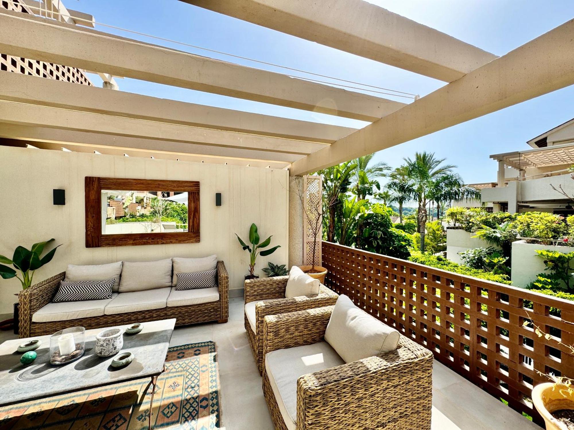 Apartemen Golf Gardens Luxury Rio Real - Eaw Homes *